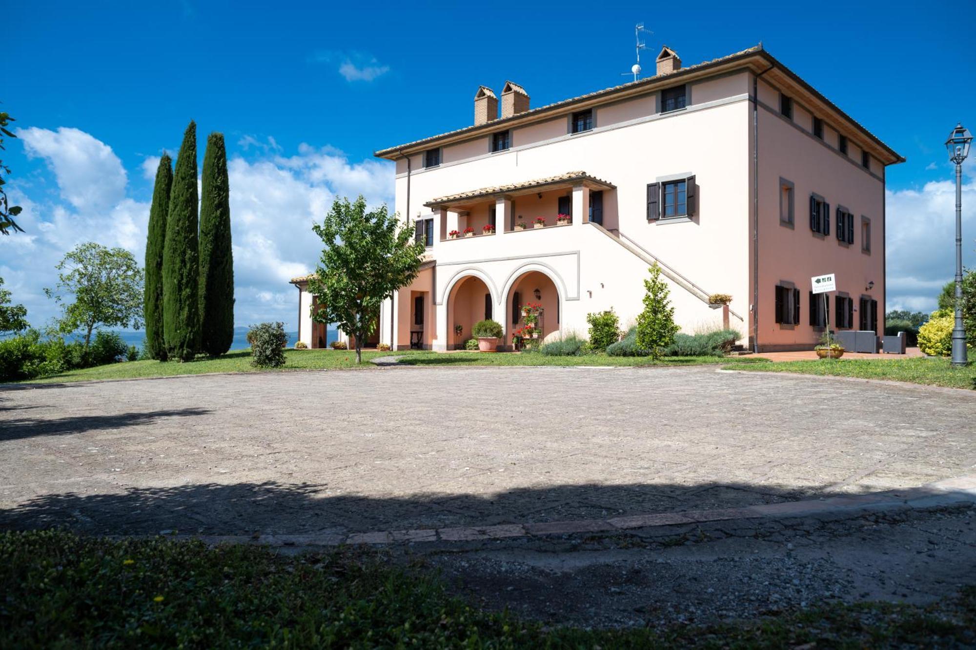 Agri Relais Il Poderaccio Di Больсена Экстерьер фото